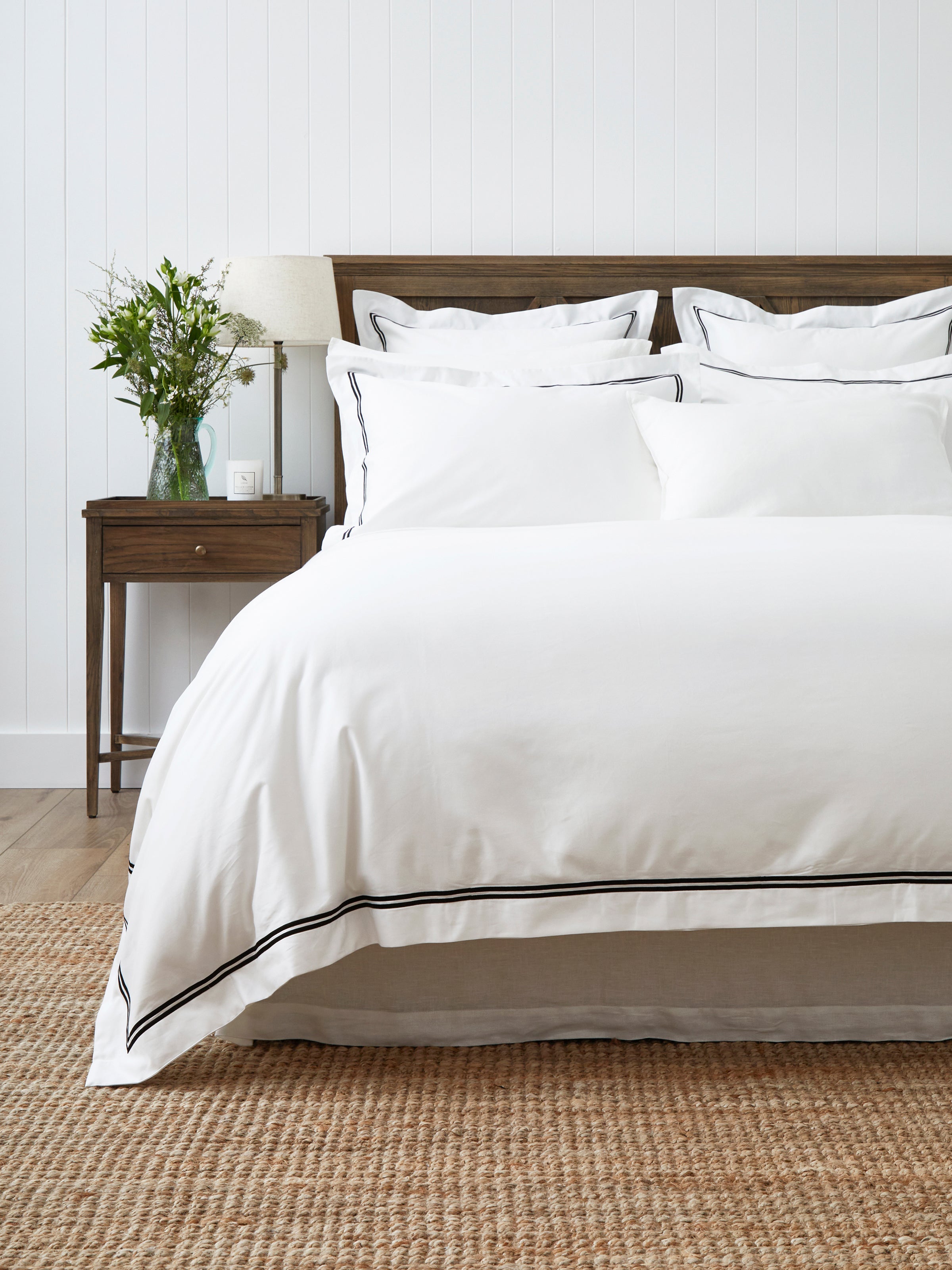 Monarch Duvet Cover Set | Black White-1