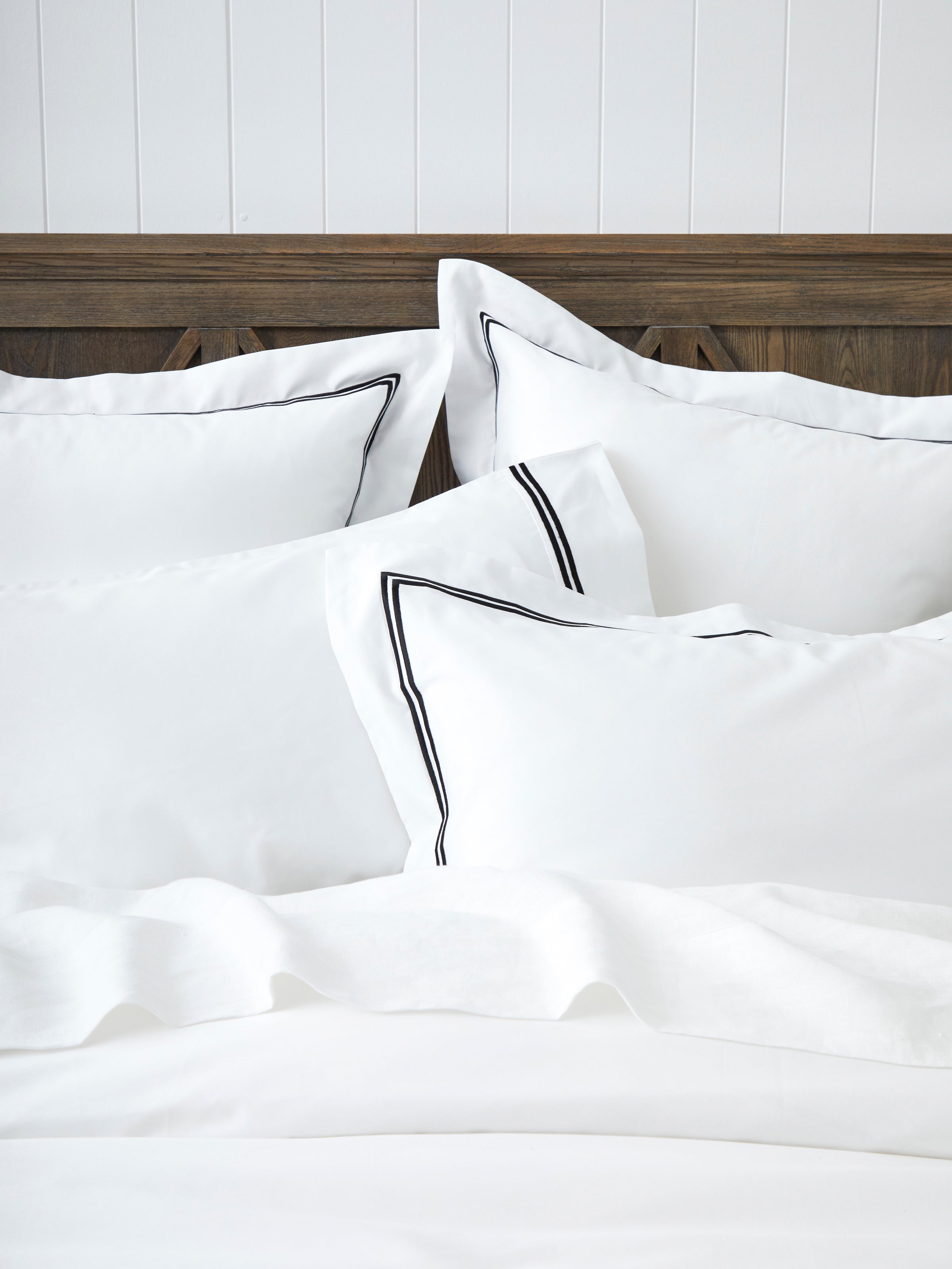 Monarch Duvet Cover Set | Black White-2