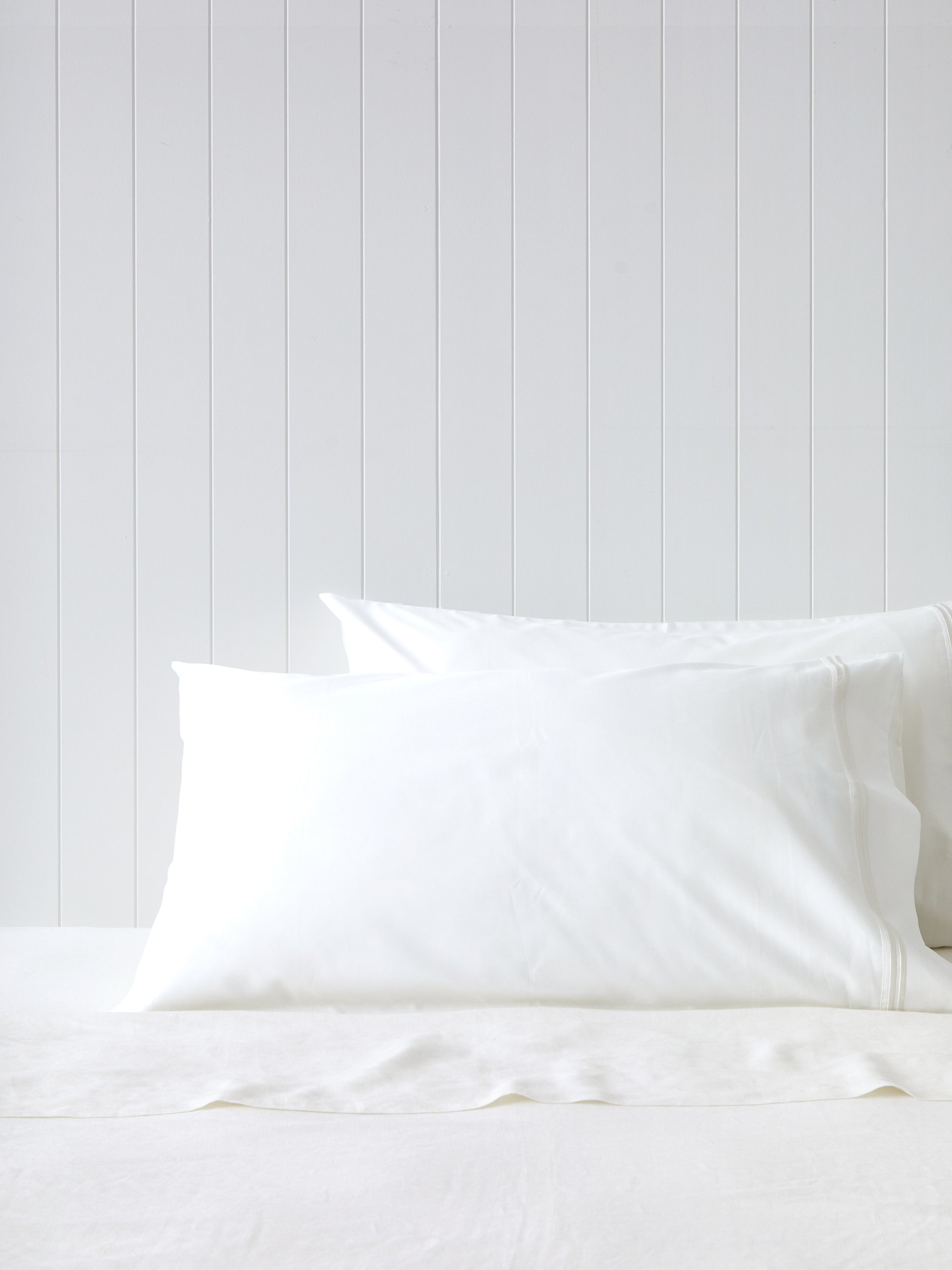 Monarch Lodge Pillowcase Set | White-1