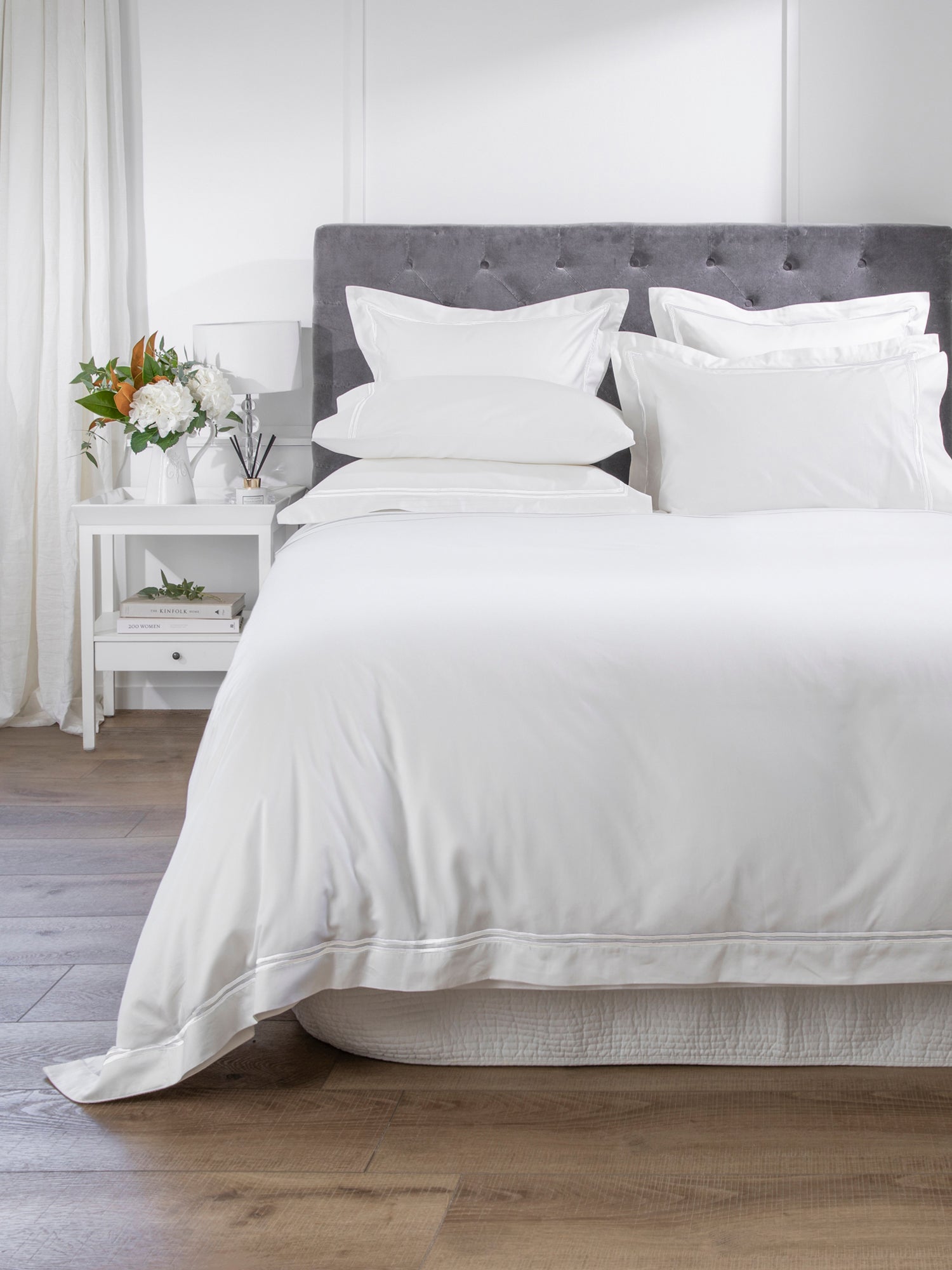 Monarch Long Duvet Cover Set | White White-1