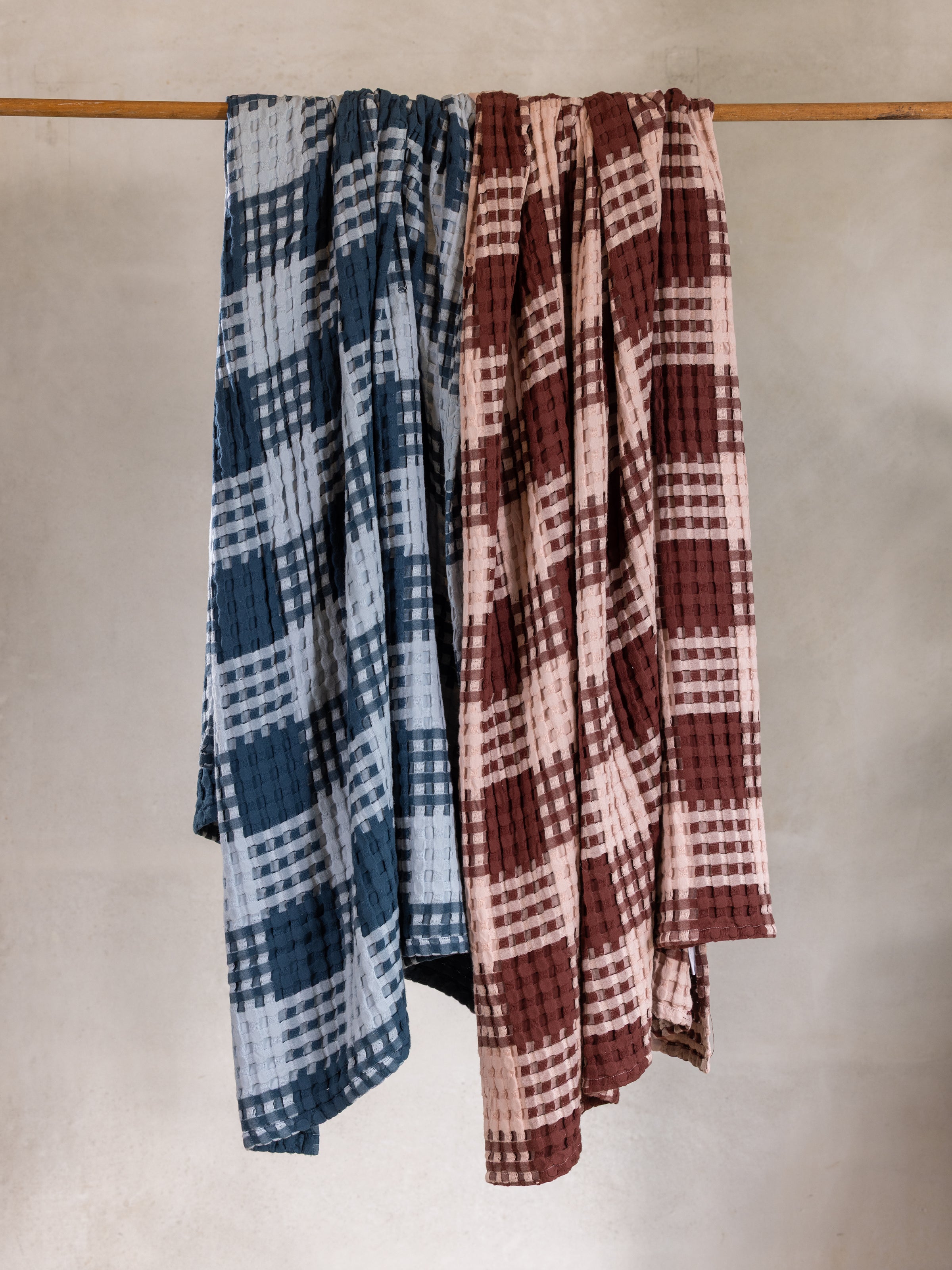 Arlo Waffle Blanket | Merlot / Pink-3
